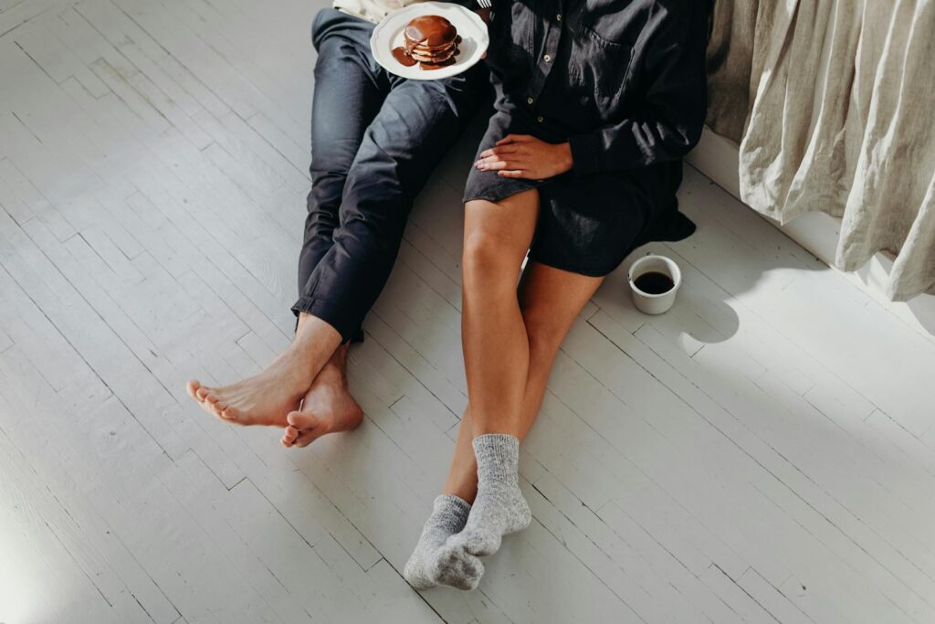 Man having breakfast with divorced woman