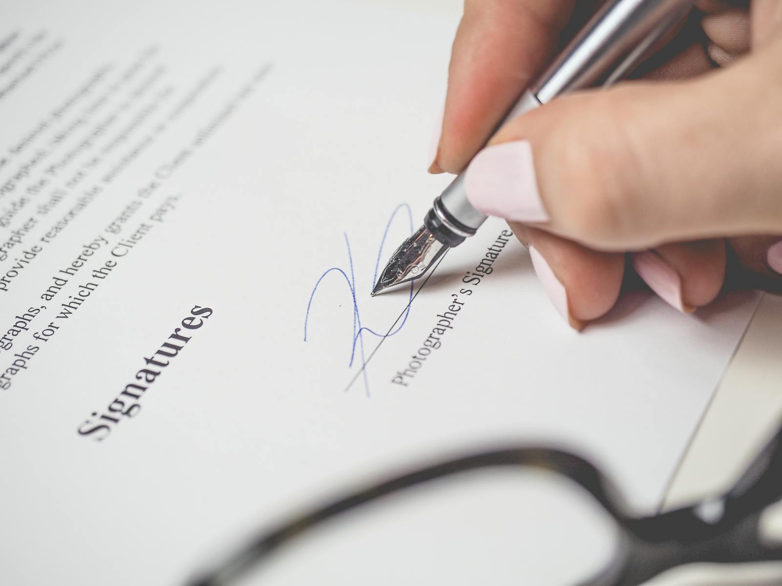 woman signing a legal will